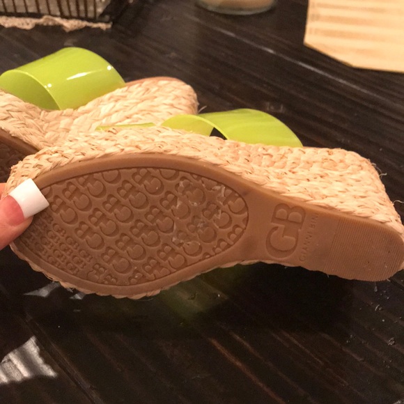 GIANNI BINI. BEAUTIFUL & BRIGHT WEDGE SHOES. - Picture 6 of 6